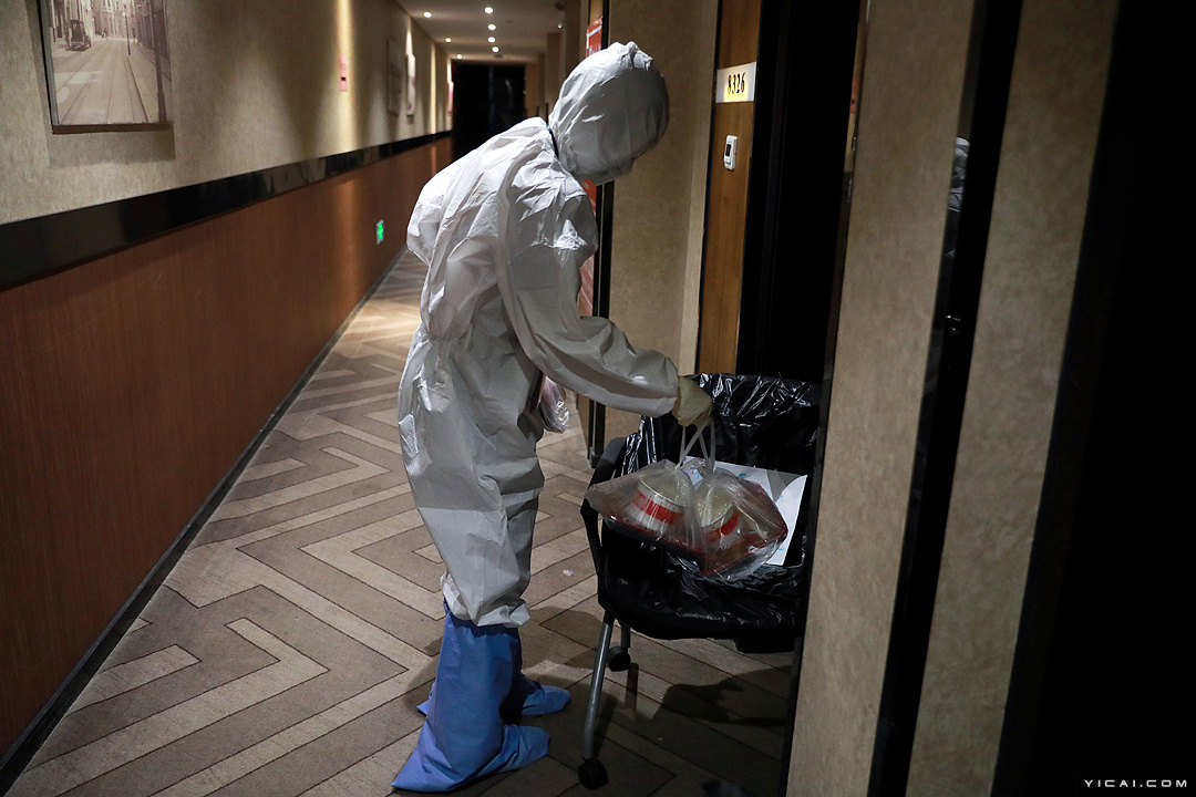 探访上海静安一集中隔离点 入住人员核酸采样全部完成